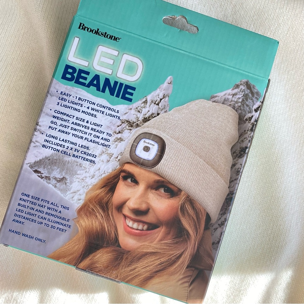 BROOKSTONE HANDS FREE BEANIE HAT LED LIGHT UNISEX OUTDOORS Cream